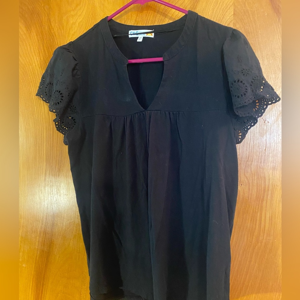 Ladies “C&C CALIFORNIA” short sleeve, v-necked black pullover top